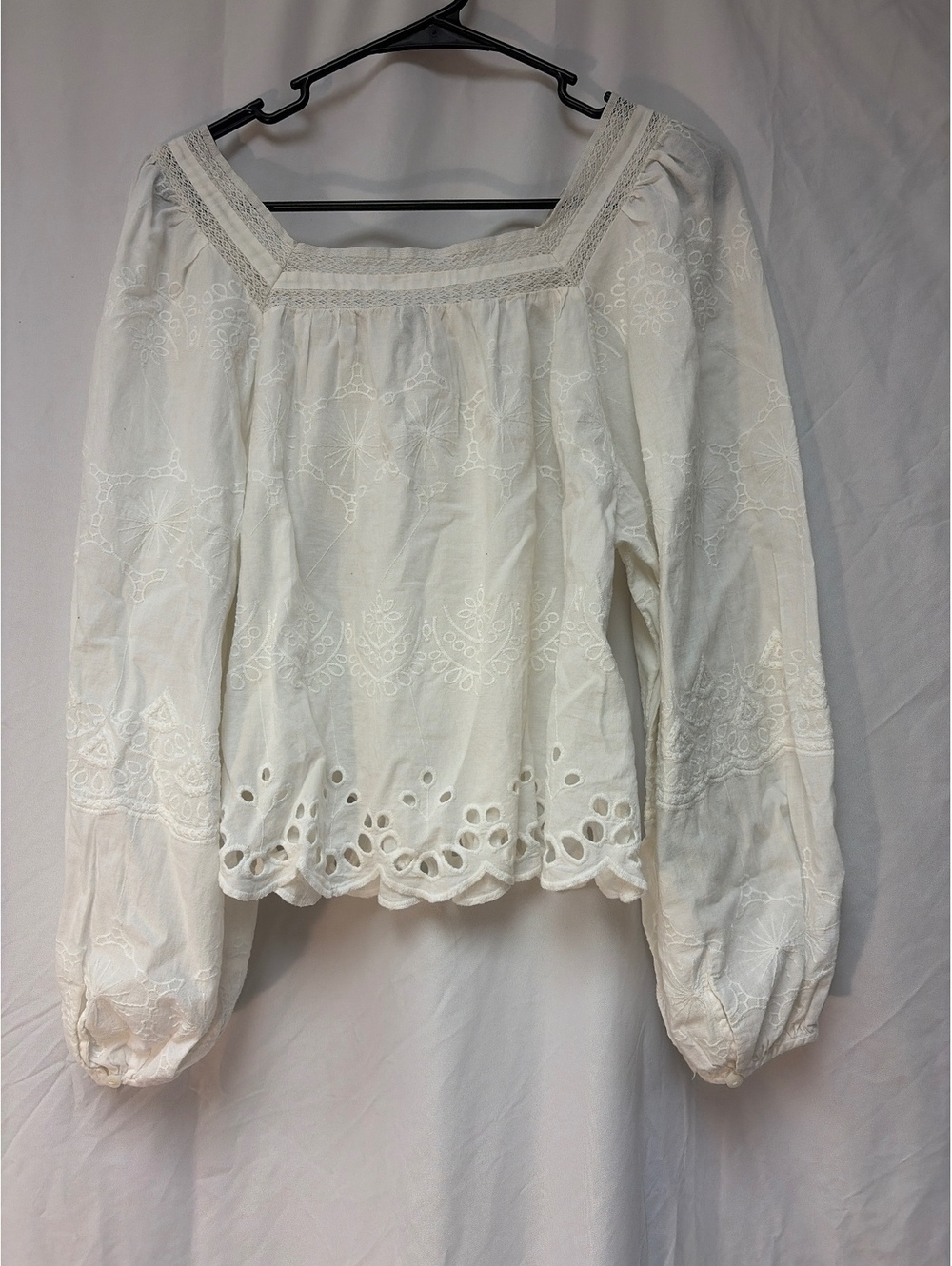 Universal Thread White Embroidered Boho Blouse Size S - Picture 3 of 3